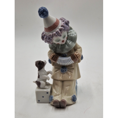 707 - LLADRO PORCELAIN 15cm CHARACTER FIGURINE OF A PIERROT WITH CONCERTINA (Model No 5279) 1985/2007 Mode... 