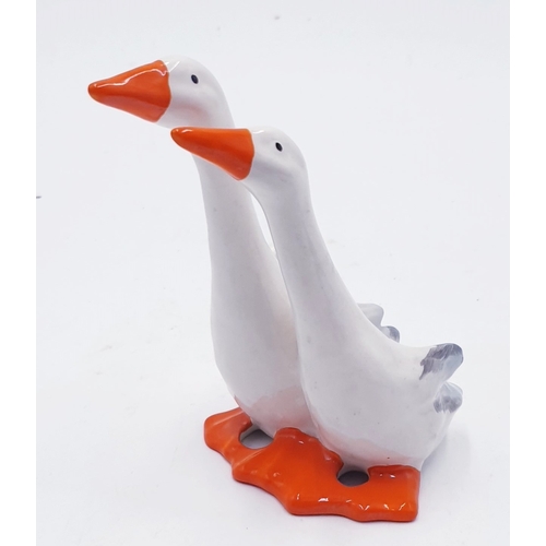 811 - BESWICK MODEL OF TWO GEESE (Model No 820) 1940/71 Dsigned By Mr Arthur Gredington FOR THE FUN MODELS