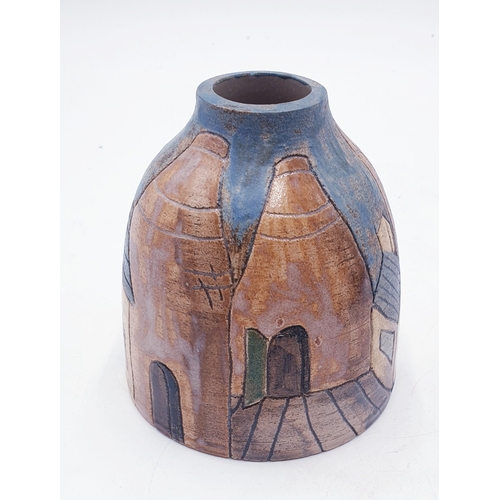 814 - BURSLEM POTTERY (Wade Heath) 11cm 