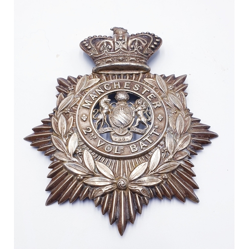 724 - 2ND VB MANCHESTER REGIMENT VICTORIAN HELMET PLATE c1888-1901 (Hoops Missing)