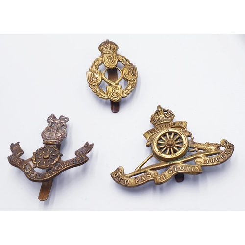 740 - LOYAL NORTH LANCASHIRE REGIMENT CAP BADGE, ROYAL ELECTRICAL MECHANICAL ENGINEERS CAP BADGE & ROYAL A... 