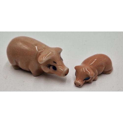 12 - WADE MODELS Of HAPPY FAMILY PIGS (2)