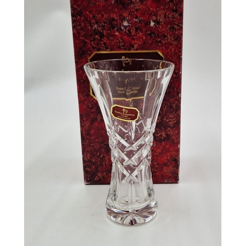 19 - ROYAL DOULTON INTERNATIONAL CRYSTAL 15cm VASE (Original Box)