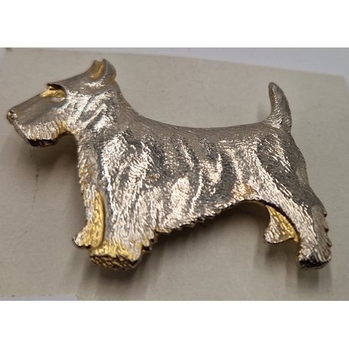 807 - METAL BROOCH FASHIONED AS A TERRIER