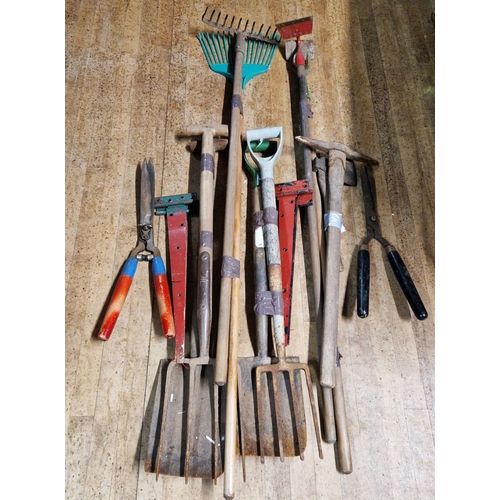 60A - GARDENING TOOLS (Qty Of)