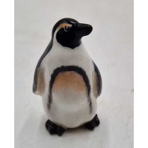 30 - ROYAL DOULTON Miniature 5.7cm MODEL OF PENGUIN (Style Eight) K25 1940/68 Designed By Peggy Davies (E... 