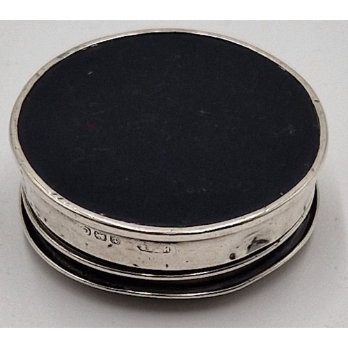 36 - SILVER (Hallmarked For Birmingham 1927) 4.5cm Dia PILL/SNUFF BOX (Total Weight 19.5 Grams)