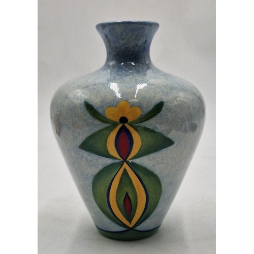 430 - KEVIN FRANCIS ART WARE (Stoke On Trent,Staffordshire,England) 14.5cm VASE 