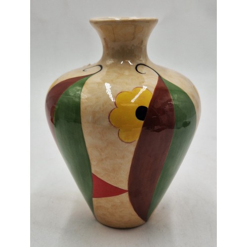 431 - KEVIN FRANCIS ART WARE (Stoke On Trent,Staffordshire,England) 14.5cm VASE 