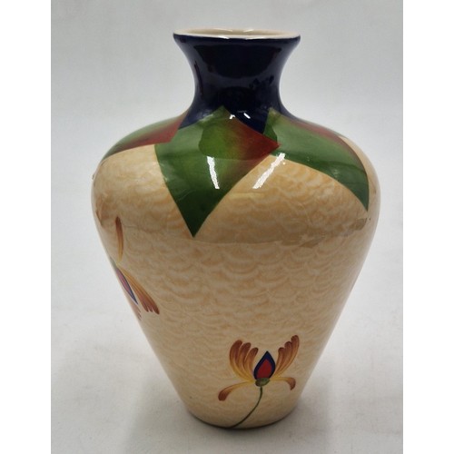 432 - KEVIN FRANCIS ART WARE (Stoke On Trent,Staffordshire,England) 14.5cm VASE 