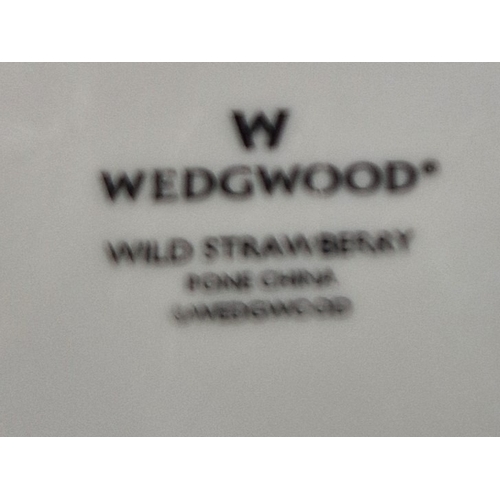 618 - WEDGWOOD CHINA ITEMS (4) IN THE WILD STRAWBERRY DESIGN