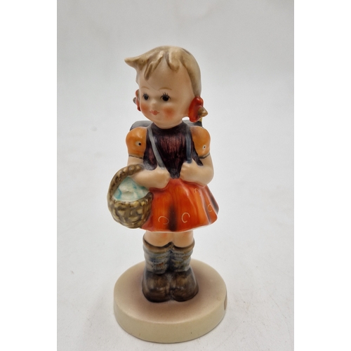 622 - GOEBEL HUMMEL CHILD CHARACTER FIGURINE 