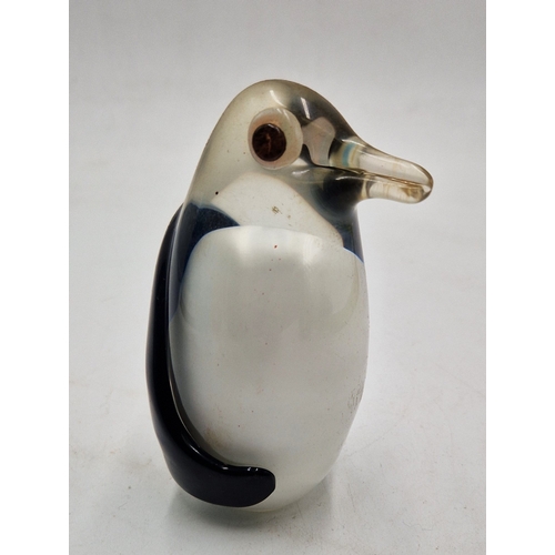 767 - GLASS 11.5cm PAPERWEIGHT FASHIONED AS A PENGUIN