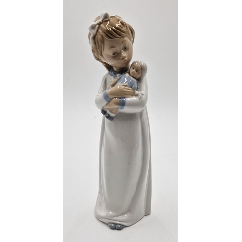 76 - LLADRO (Nao) PORCELAIN Large 24.5cm CHARACTER FIGURINE OF A YOUNG GIRL IN NIGHT DRESS With DOLL