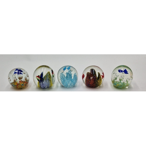 710 - PAPERWEIGHTS (5)