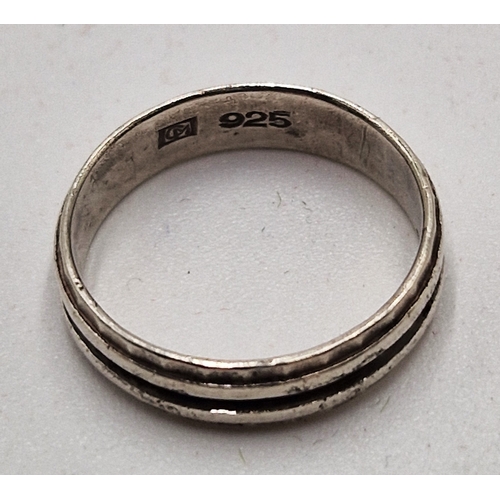 723 - SILVER (925) BAND RING (Size N-O) (Boxed)