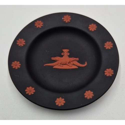 94 - WEDGWOOD 11cm Dia BLACK /TERRACOTTA JASPER WARE EGYPTIAN REVIVAL PIN DISH