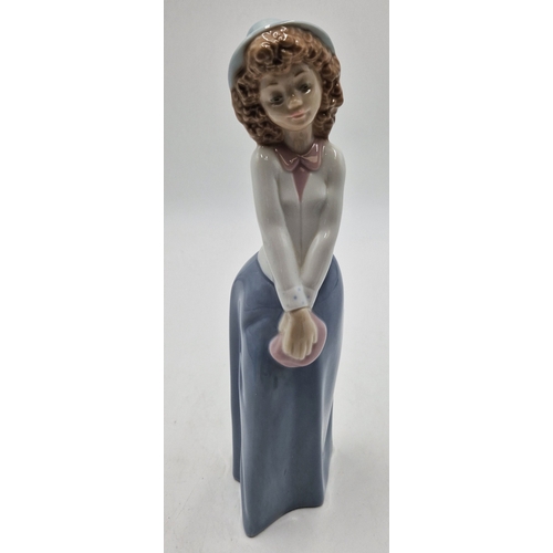1055 - LLADRO (Nao) PORCELAIN Large 23.5 cm CHARACTER FIGURINE OF A YOUNG GIRL
