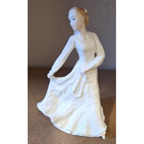 1046 - ROYAL DOULTON 14.5cm FIGURINE 