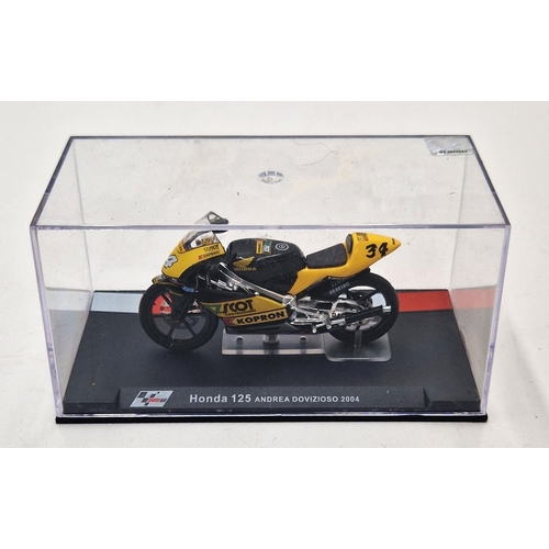 135A - DIE CAST COLLECTORS MODEL OF A HONDA 125 (Andrea Dovizioso) 2004 (Original Hard Plastic Display Case... 