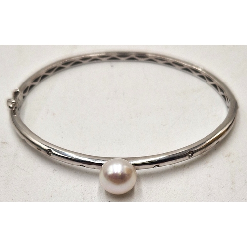 424 - SILVER (925)  STERLING SILVER / PEARL STONE SET BANGLE
