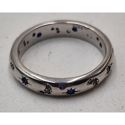 429 - SILVER (925) STERLING SILVER MOON And STARS RING (Size S)