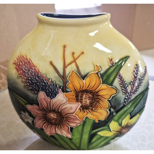 121 - OLD TUPTON WARE TUBELINED 15cm PURSE VASE IN THE SUMMER BOUQUET DESIGN (Product Code 1171) (As New, ... 