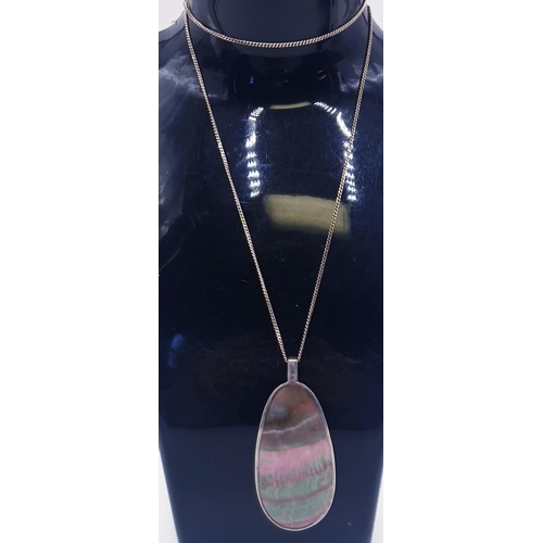 192 - SILVER (925) SHELL PENDANT ON A 50cm NECK CHAIN (Boxed)