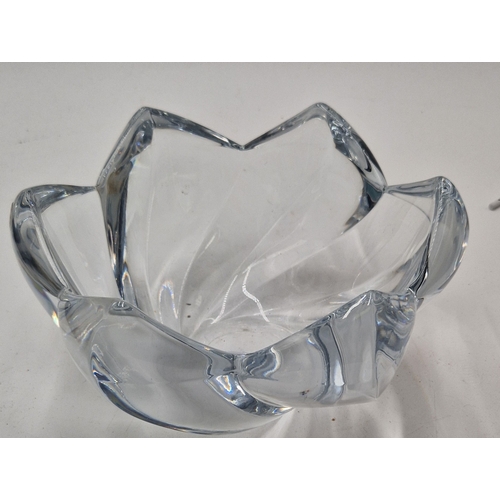 221 - RAGASKA (Unmarked) CRYSTAL GLASS 22cm Dia BOWL
(Rogaška Crystal has a rich history spanning over 350... 