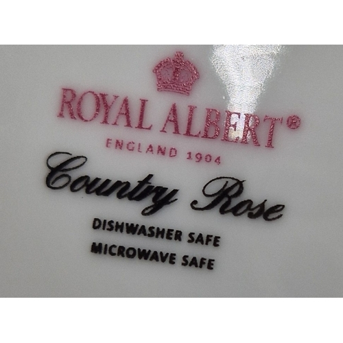 224 - ROYAL ALBERT CHINA DINNER PLATES (6) IN THE NEW COUNTRY ROSES DESIGN
(Royal Albert pottery has a ric... 