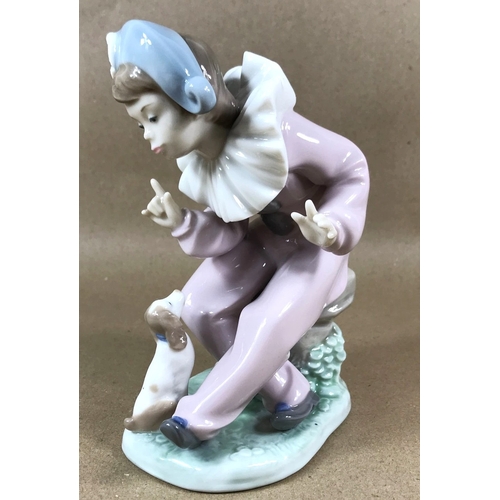 340 - LLADRO (Nao) PORCELAIN 17cm CHARACTER FIGURINE OF A BOY CLOWN With DOG (Model No 1099)  