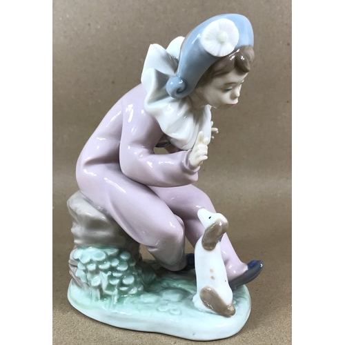 340 - LLADRO (Nao) PORCELAIN 17cm CHARACTER FIGURINE OF A BOY CLOWN With DOG (Model No 1099)  