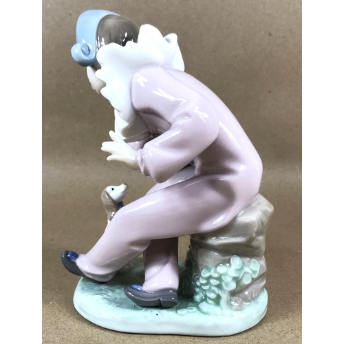 340 - LLADRO (Nao) PORCELAIN 17cm CHARACTER FIGURINE OF A BOY CLOWN With DOG (Model No 1099)  