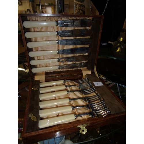 80 - A boxed set of vintage fish knives & forks