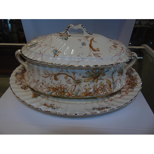 185 - A large Crown Devon tureen & meat plate