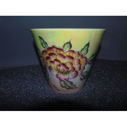 31 - A collectable Beswick vase/planter