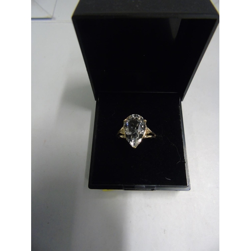 158 - A 9ct gold & topaz ring size N 1/2