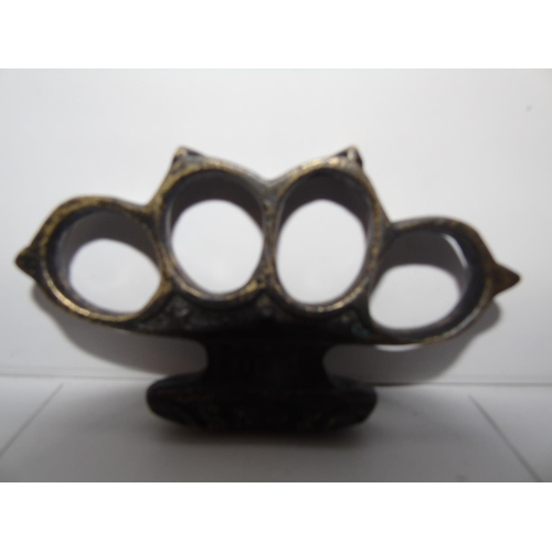 165 - A heavy Victorian knuckle duster