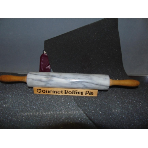 58 - A vintage Gourmet marble rolling pin