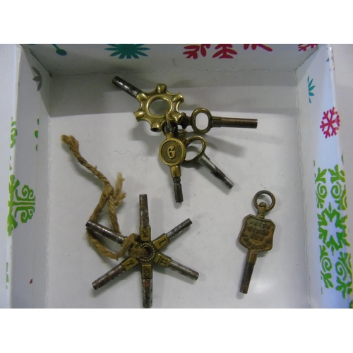 99 - A collection of vintage & antique pocket watch keys