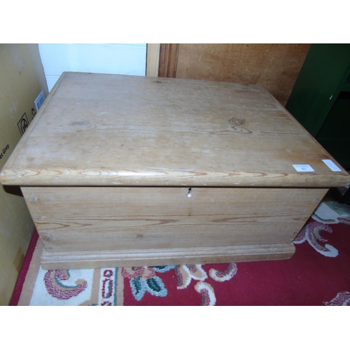 72 - A vintage pine trunk/storage box (64cmLx48cmWx31cmH)