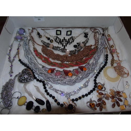 82 - A quality tray of costume jewellery