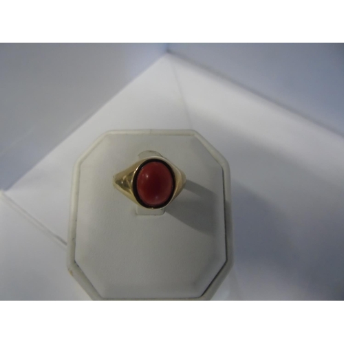 175 - A 9ct gold cornelian signet ring size N 1/2