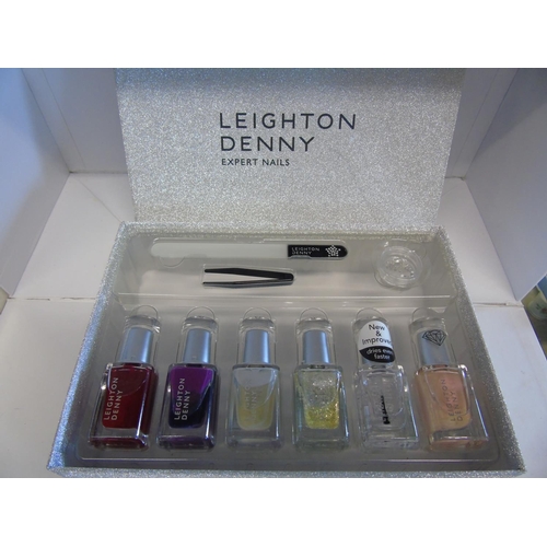 222 - A Leighton Denny expert nails gift set