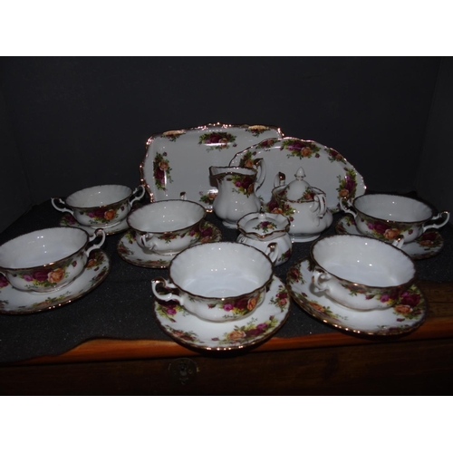 32 - Seventeen assorted new pieces of Royal Albert OCR