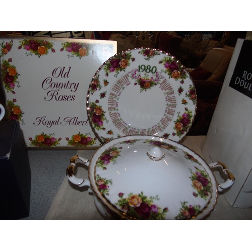 58 - A boxed Royal Albert calendar plate & lidded tureen