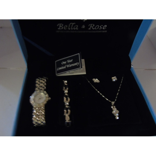 91 - A new & boxed Bella & Rose gift set