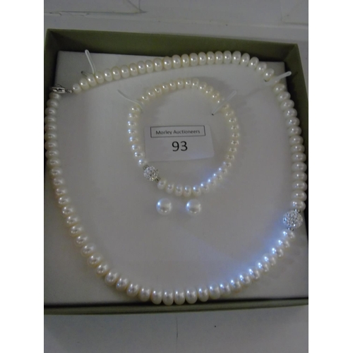 93 - A boxed as new pearl jewellery gift set