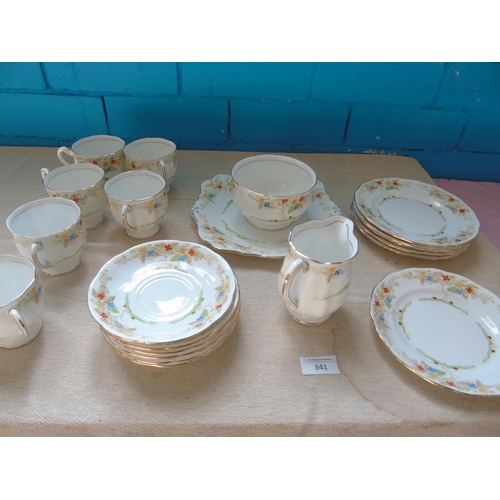 341 - A quality Royal Standard 21 piece tea service (1 plate damaged)