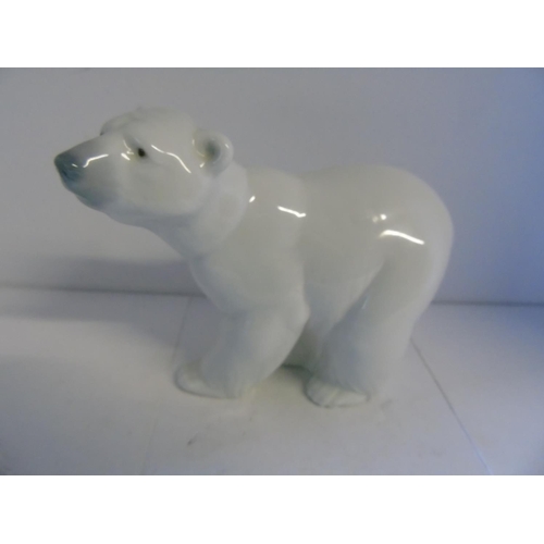 466 - A collectable Lladro polar bear figure